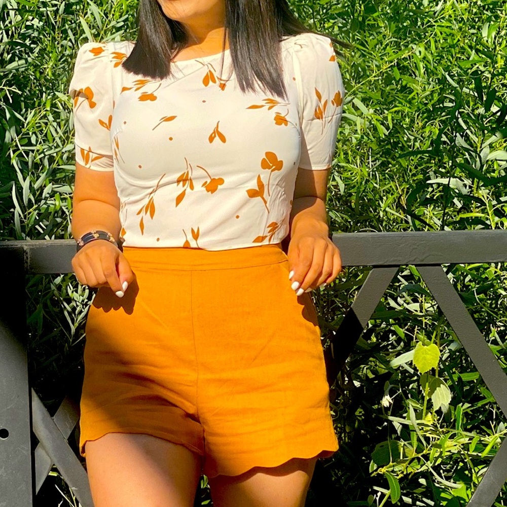 White flower back tie top